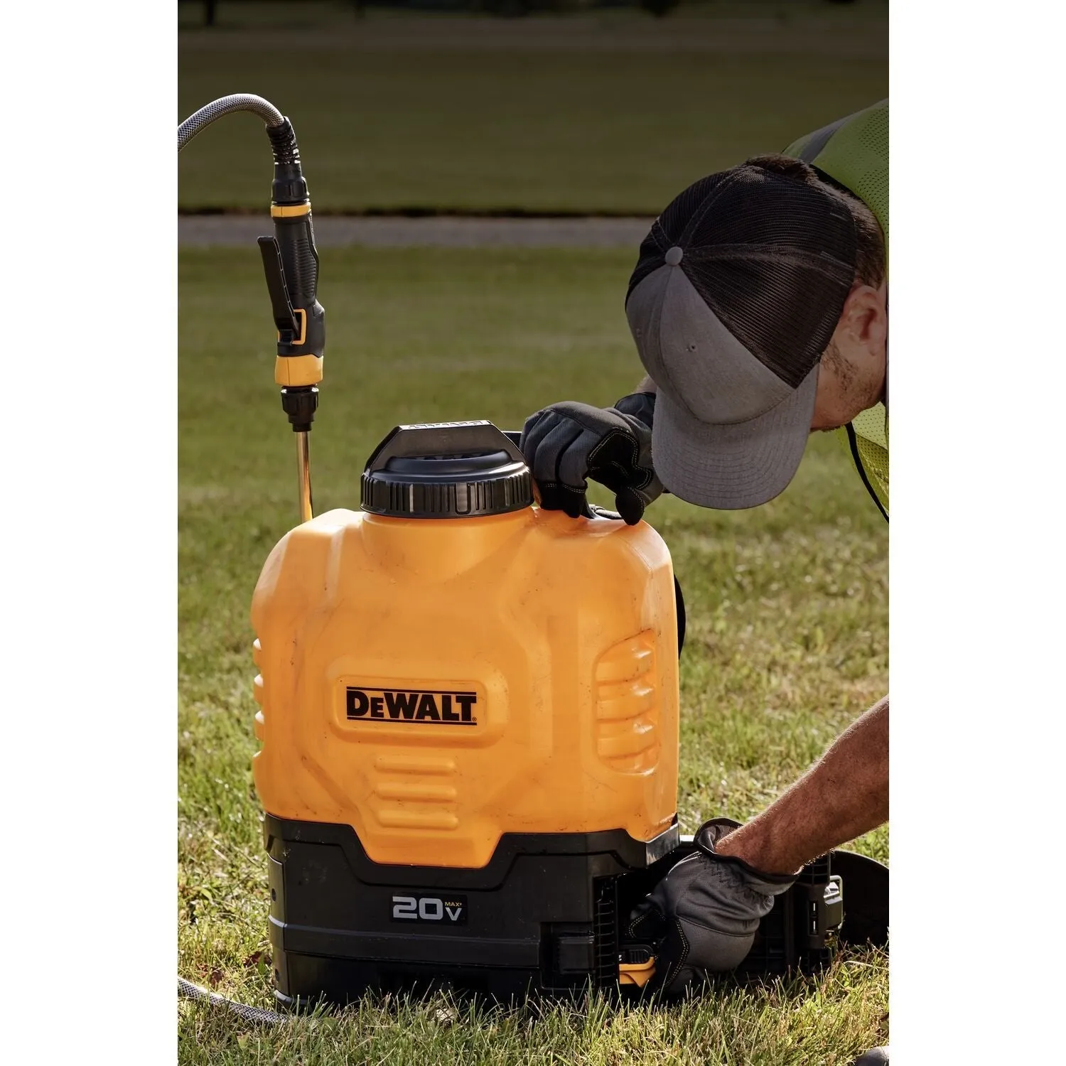 DEWALT DXSP190681B 4 gal. Cordless Backpack Sprayer-(TOOL ONLY)