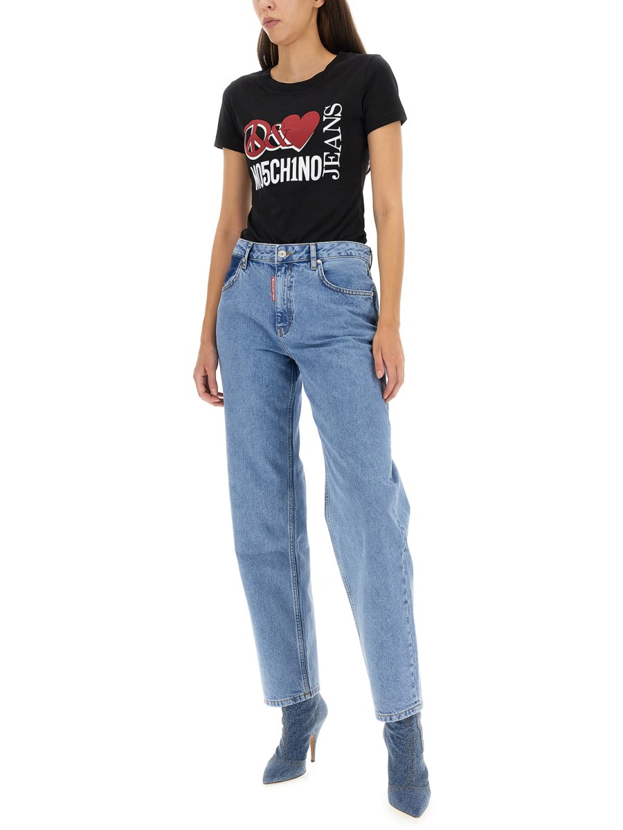 MOSCHINO JEANS      T-SHIRT IN JERSEY DI COTONE CON STAMPA PEACE & LOVE