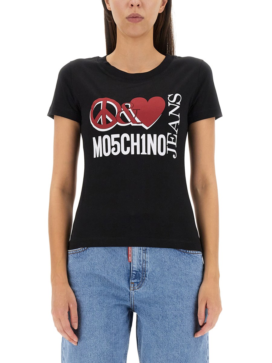 MOSCHINO JEANS      T-SHIRT IN JERSEY DI COTONE CON STAMPA PEACE & LOVE