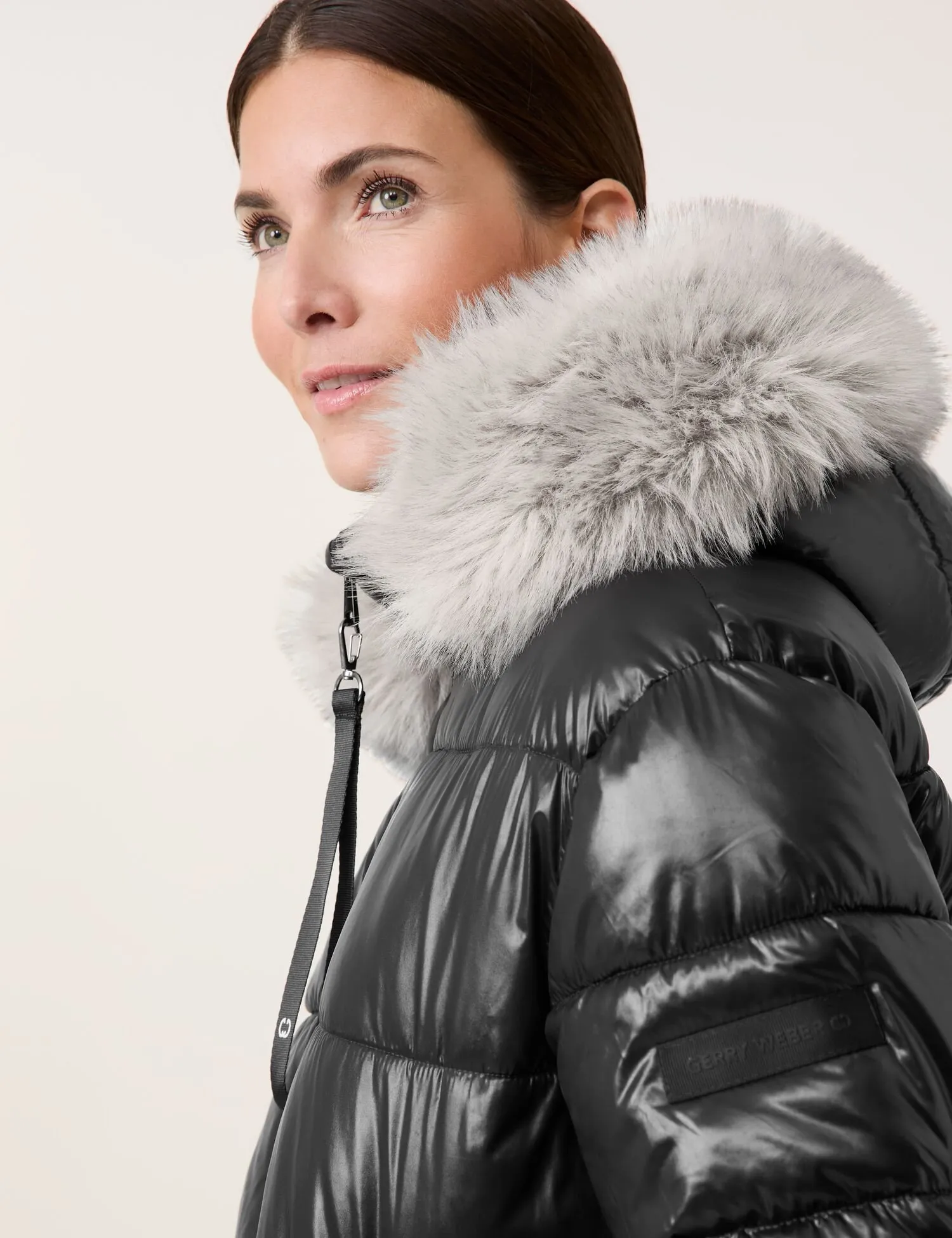 Outdoor jacket with a faux fur collar and shiny finish