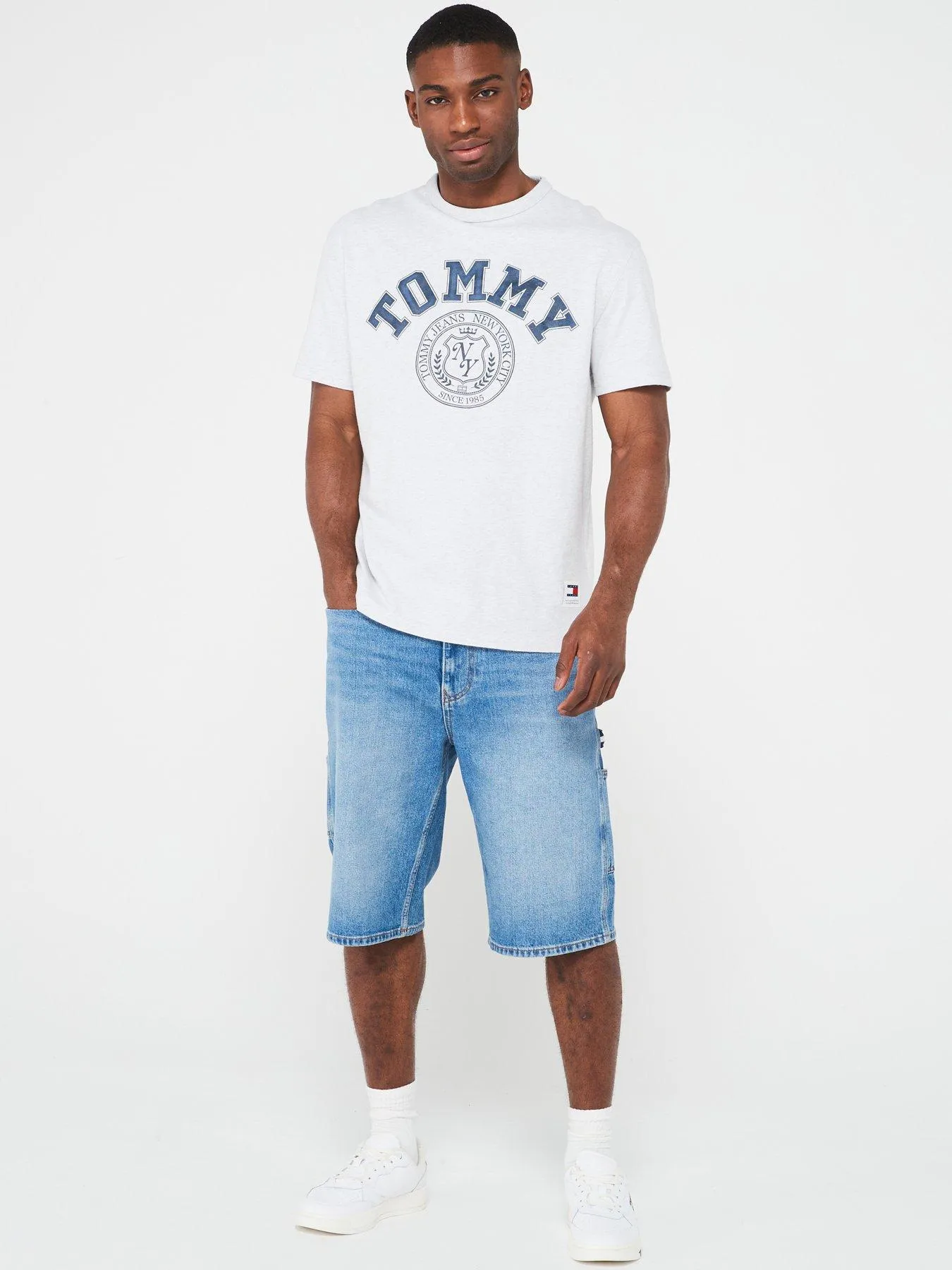 Tommy Jeans Regular Fit Vintage Arch Crest Logo T-Shirt - Light Grey