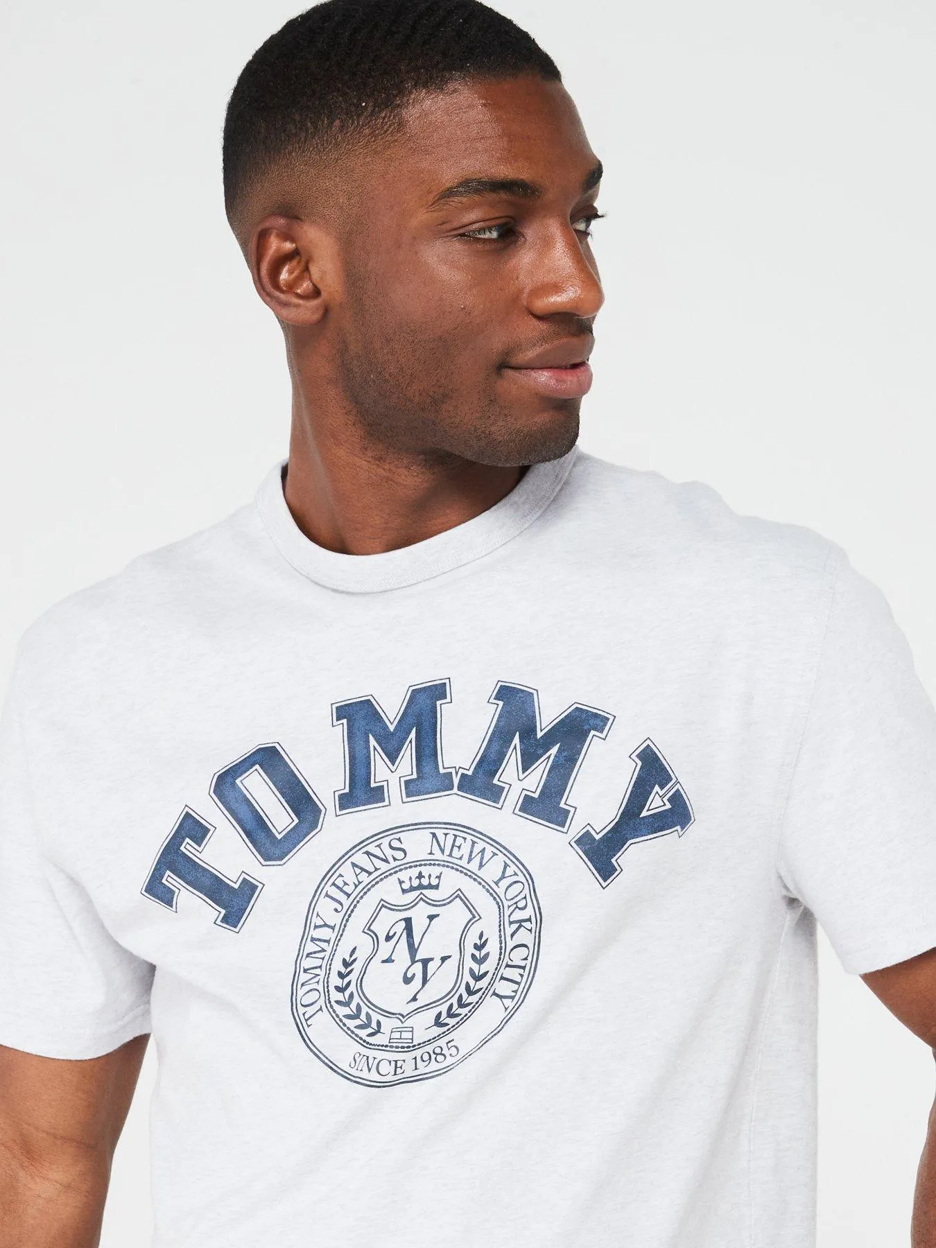 Tommy Jeans Regular Fit Vintage Arch Crest Logo T-Shirt - Light Grey